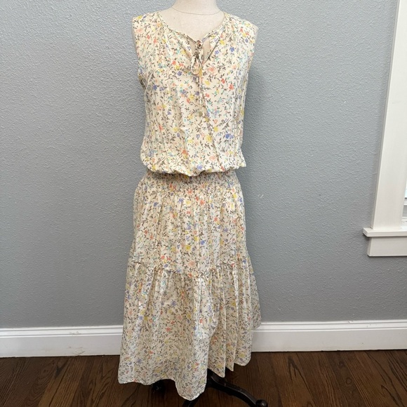Lauren Ralph Lauren Tiered Dainty Floral Dress Size 4 Cotton Blend - Picture 2 of 8